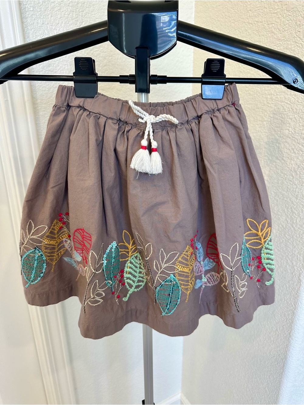 EUC Girls Peek Brown/Taupe Skirt with Leaf Embroidery and Sequins size 6/7
